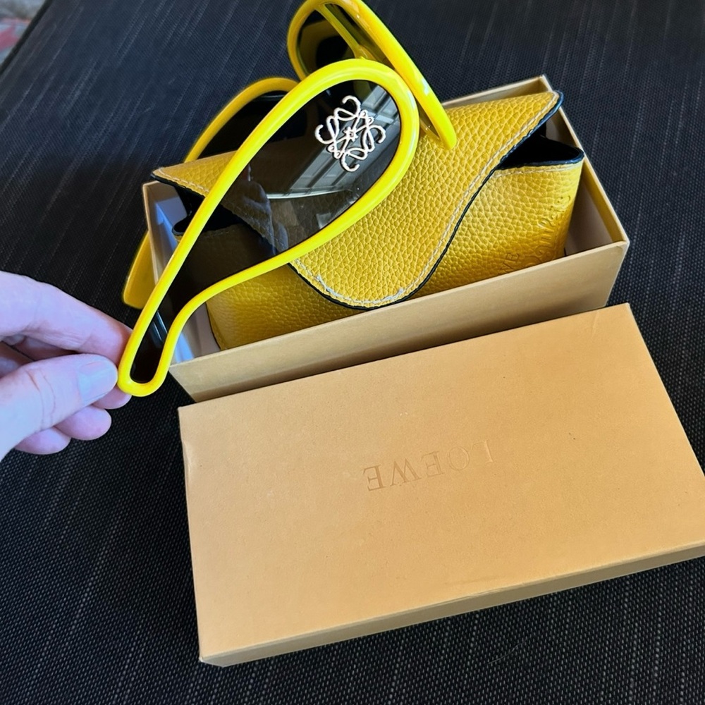 Fashion sunglasses in yellow and blue color, LOEWE STYLE